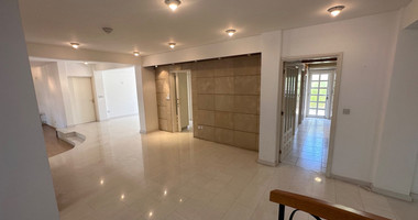 FOR SALE: VERSATILE BUILDING FOR HOME AND BUSINESS USE IN  PRIME LOCACATION NEAR ALL AMENITIES.