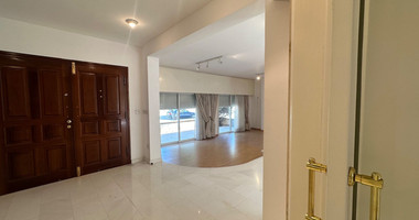 FOR SALE: VERSATILE BUILDING FOR HOME AND BUSINESS USE IN  PRIME LOCACATION NEAR ALL AMENITIES.