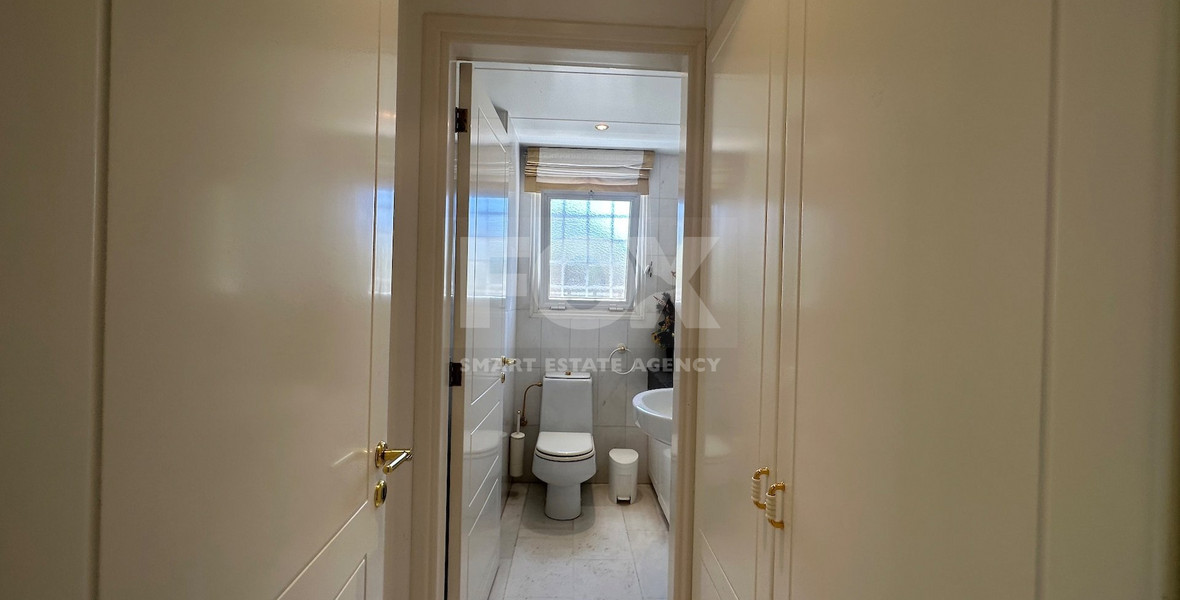 FOR SALE: VERSATILE BUILDING FOR HOME AND BUSINESS USE IN  PRIME LOCACATION NEAR ALL AMENITIES.