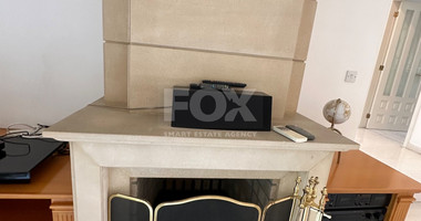 FOR SALE: VERSATILE BUILDING FOR HOME AND BUSINESS USE IN  PRIME LOCACATION NEAR ALL AMENITIES.