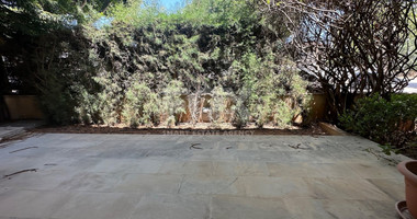 FOR SALE: VERSATILE BUILDING FOR HOME AND BUSINESS USE IN  PRIME LOCACATION NEAR ALL AMENITIES.