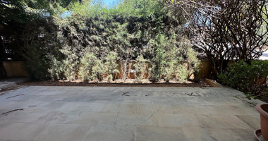 FOR SALE: VERSATILE BUILDING FOR HOME AND BUSINESS USE IN  PRIME LOCACATION NEAR ALL AMENITIES.