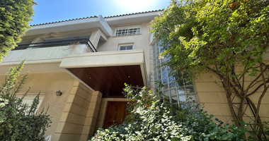 FOR SALE: VERSATILE BUILDING FOR HOME AND BUSINESS USE IN  PRIME LOCACATION NEAR ALL AMENITIES.