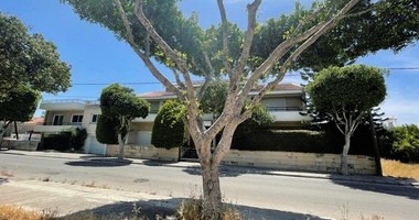 FOR SALE: VERSATILE BUILDING FOR HOME AND BUSINESS USE IN  PRIME LOCACATION NEAR ALL AMENITIES.