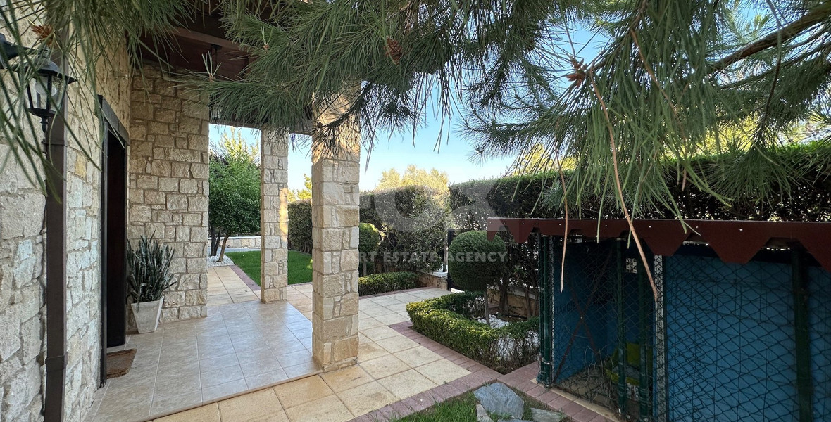 A beautiful five bedroom villa for sale in Souni with clean title deed