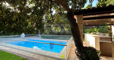 A beautiful five bedroom villa for sale in Souni with clean title deed