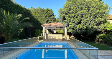 A beautiful five bedroom villa for sale in Souni with clean title deed