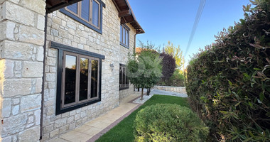 A beautiful five bedroom villa for sale in Souni with clean title deed