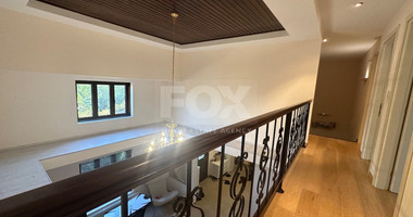 A beautiful five bedroom villa for sale in Souni with clean title deed