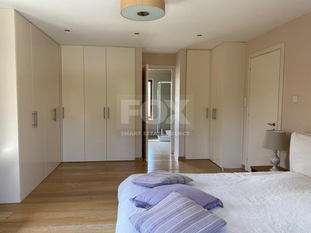 A beautiful five bedroom villa for sale in Souni with clean title deed