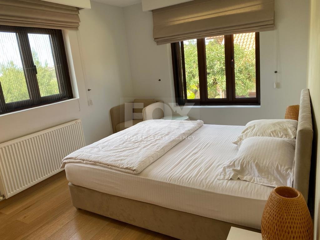 A beautiful five bedroom villa for sale in Souni with clean title deed