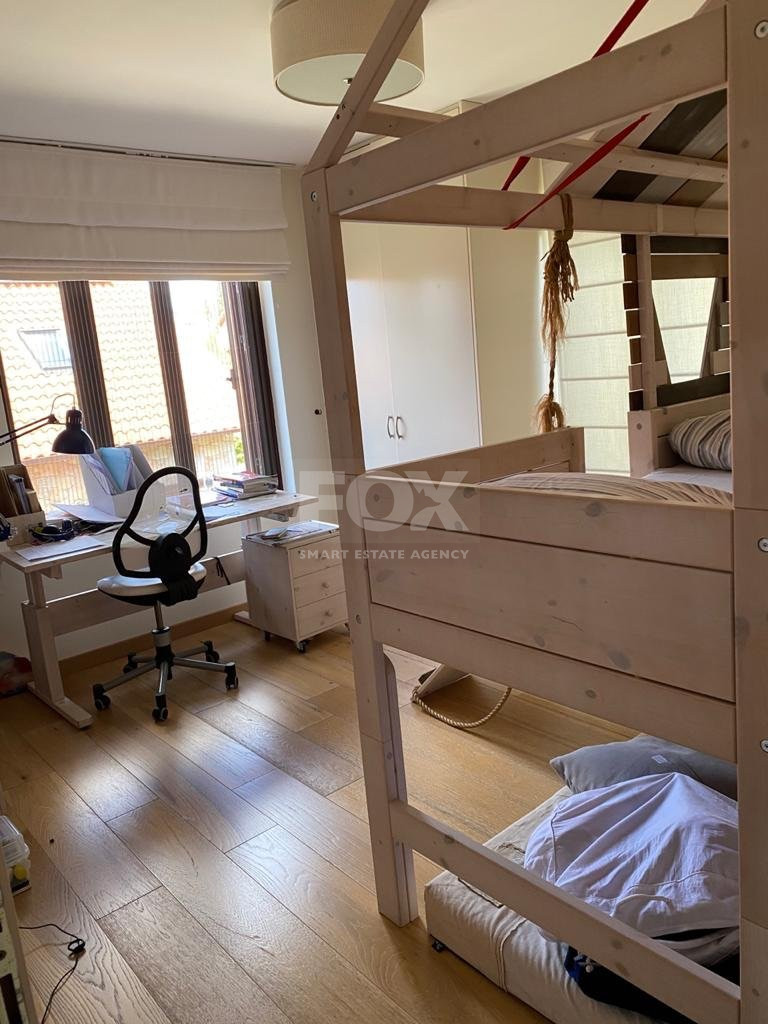 A beautiful five bedroom villa for sale in Souni with clean title deed