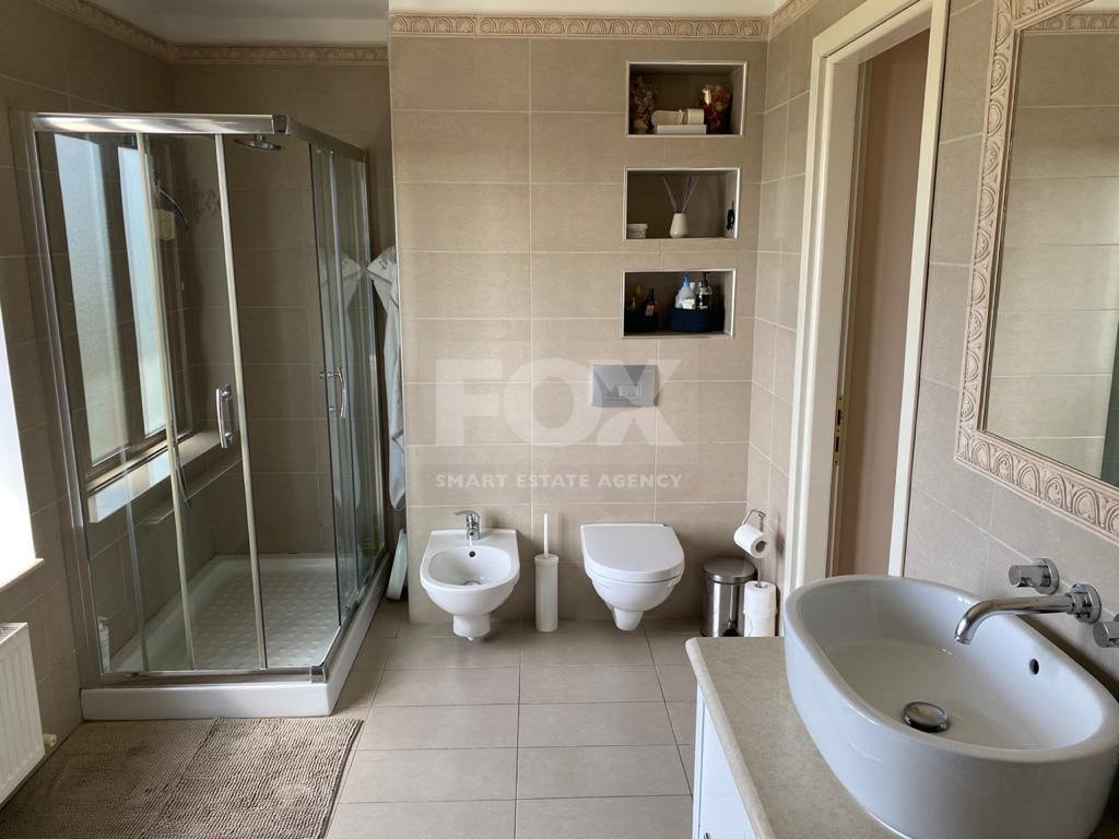 A beautiful five bedroom villa for sale in Souni with clean title deed