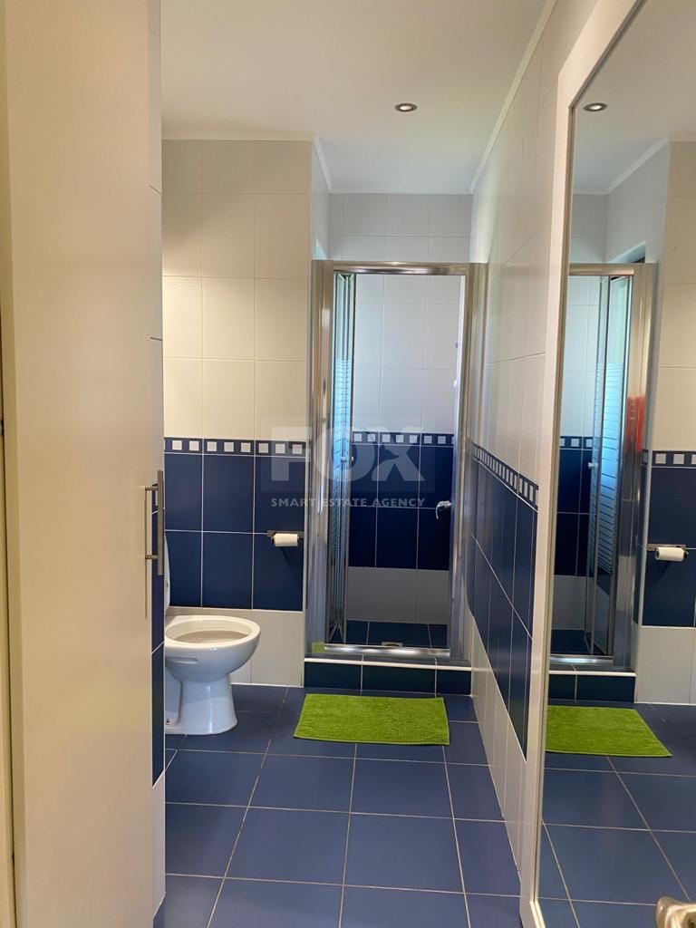 A beautiful five bedroom villa for sale in Souni with clean title deed