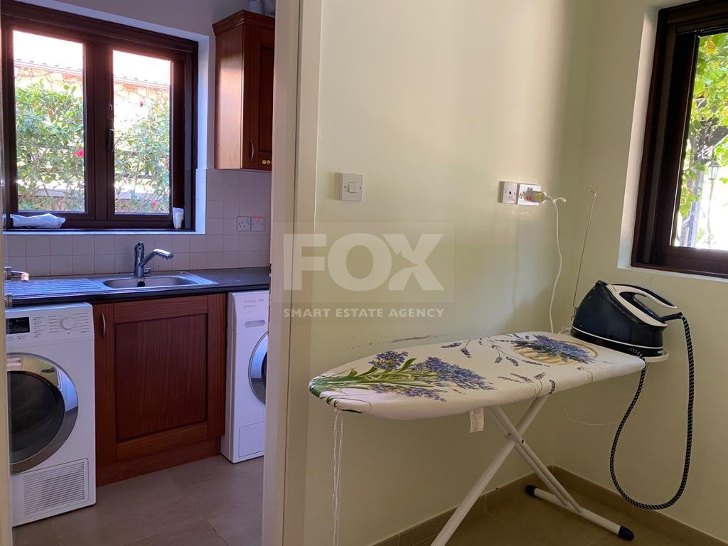 A beautiful five bedroom villa for sale in Souni with clean title deed