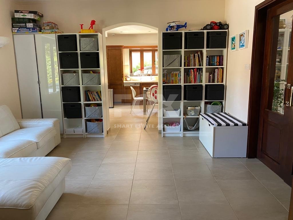 A beautiful five bedroom villa for sale in Souni with clean title deed