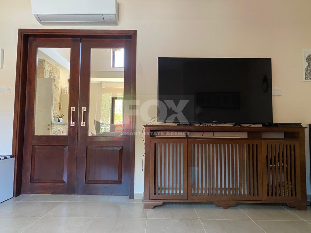 A beautiful five bedroom villa for sale in Souni with clean title deed