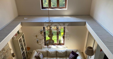 A beautiful five bedroom villa for sale in Souni with clean title deed