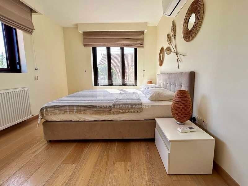 A beautiful five bedroom villa for sale in Souni with clean title deed