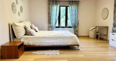 A beautiful five bedroom villa for sale in Souni with clean title deed