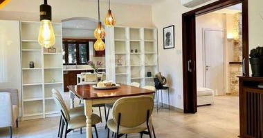 A beautiful five bedroom villa for sale in Souni with clean title deed