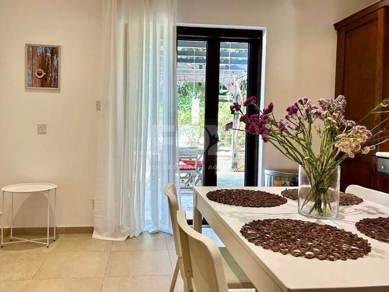 A beautiful five bedroom villa for sale in Souni with clean title deed