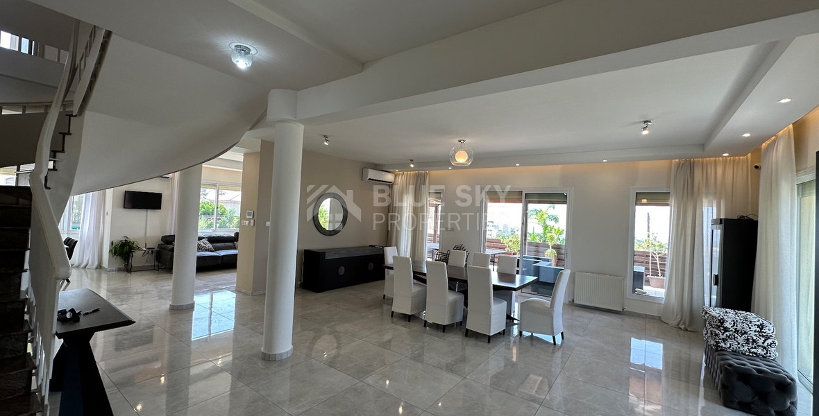 Exquisite 5 bedroom villa fully furnished with separate guest house on large plot of landscaped gardens and swimming pool.