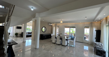 Exquisite 5 bedroom villa fully furnished with separate guest house on large plot of landscaped gardens and swimming pool.