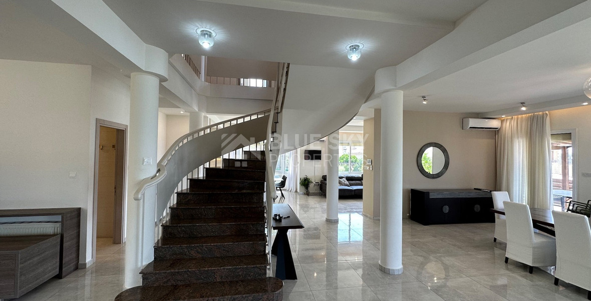 Exquisite 5 bedroom villa fully furnished with separate guest house on large plot of landscaped gardens and swimming pool.