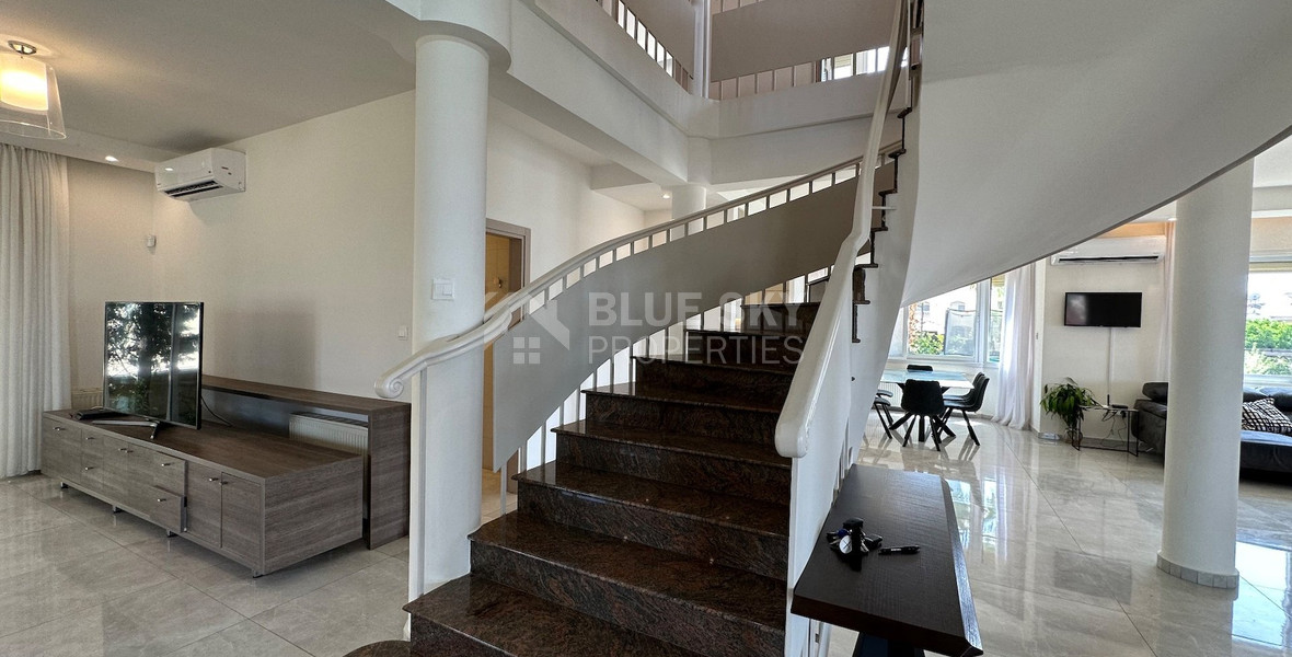 Exquisite 5 bedroom villa fully furnished with separate guest house on large plot of landscaped gardens and swimming pool.