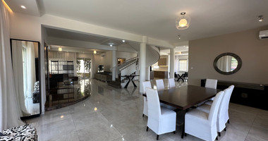 Exquisite 5 bedroom villa fully furnished with separate guest house on large plot of landscaped gardens and swimming pool.