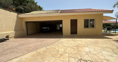 Exquisite 5 bedroom villa fully furnished with separate guest house on large plot of landscaped gardens and swimming pool.