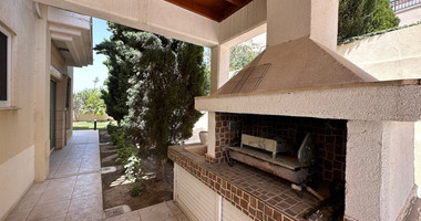 Exquisite 5 bedroom villa fully furnished with separate guest house on large plot of landscaped gardens and swimming pool.