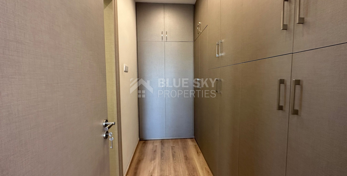 Exquisite 5 bedroom villa fully furnished with separate guest house on large plot of landscaped gardens and swimming pool.