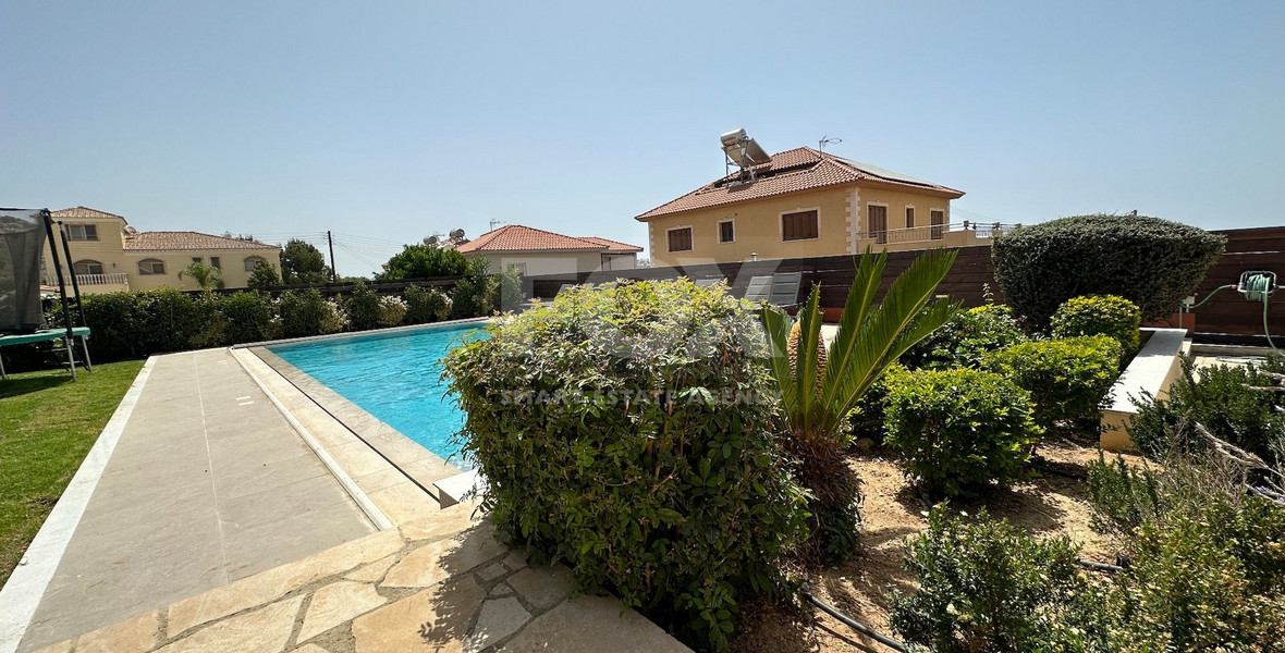 Exquisite 5 bedroom villa fully furnished with separate guest house on large plot of landscaped gardens and swimming pool.