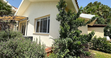 Exquisite 5 bedroom villa fully furnished with separate guest house on large plot of landscaped gardens and swimming pool.