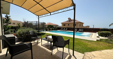 Exquisite 5 bedroom villa fully furnished with separate guest house on large plot of landscaped gardens and swimming pool.