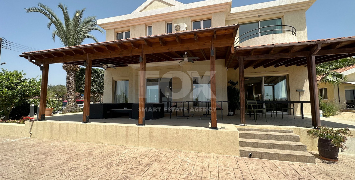 Exquisite 5 bedroom villa fully furnished with separate guest house on large plot of landscaped gardens and swimming pool.