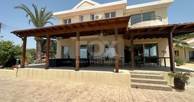 Exquisite 5 bedroom villa fully furnished with separate guest house on large plot of landscaped gardens and swimming pool.