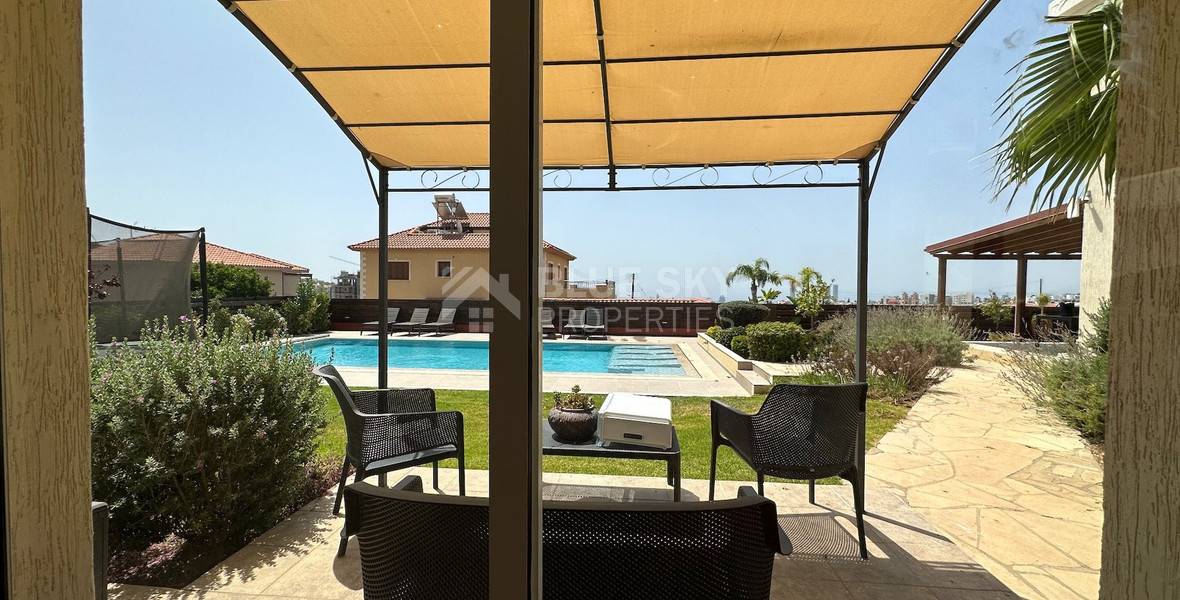 Exquisite 5 bedroom villa fully furnished with separate guest house on large plot of landscaped gardens and swimming pool.