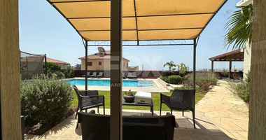 Exquisite 5 bedroom villa fully furnished with separate guest house on large plot of landscaped gardens and swimming pool.