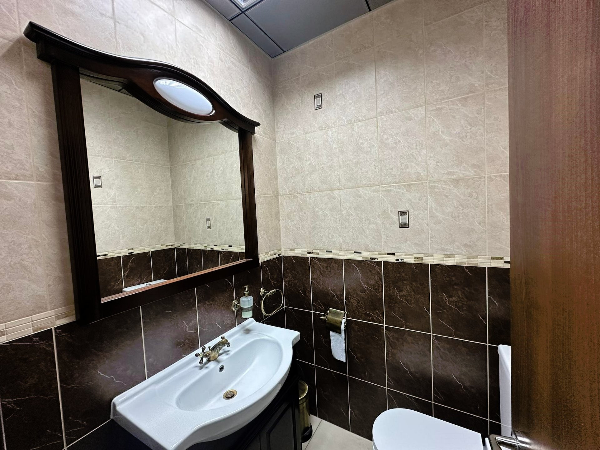 Офис 170 м² в муниципалитете Пафос, Кипр