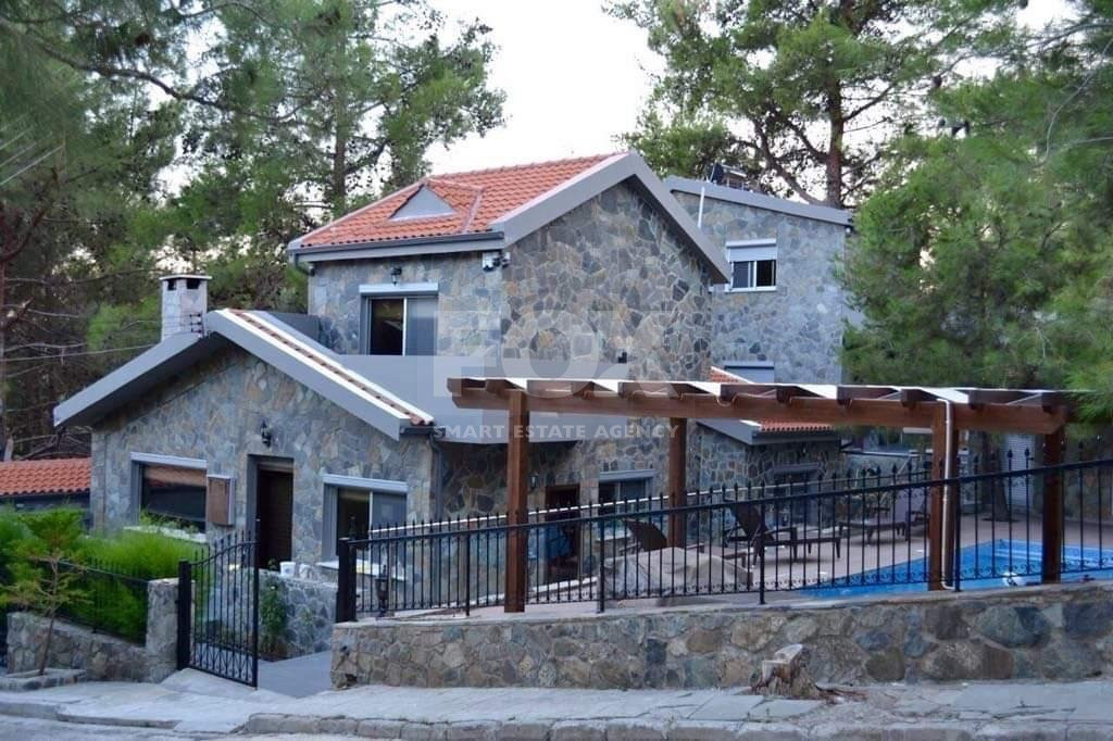 Beautiful 3 bedroom Detached house with 2 bedroom Detached guest house and maid's quarter, swimming pool and gardens