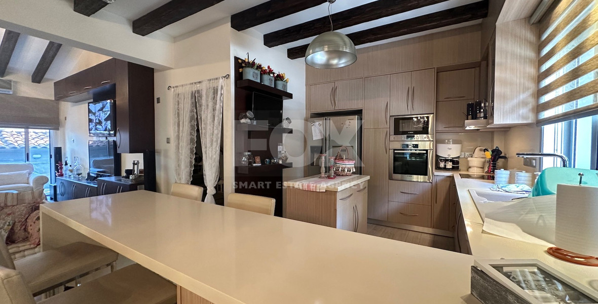 Beautiful 3 bedroom Detached house with 2 bedroom Detached guest house and maid's quarter, swimming pool and gardens