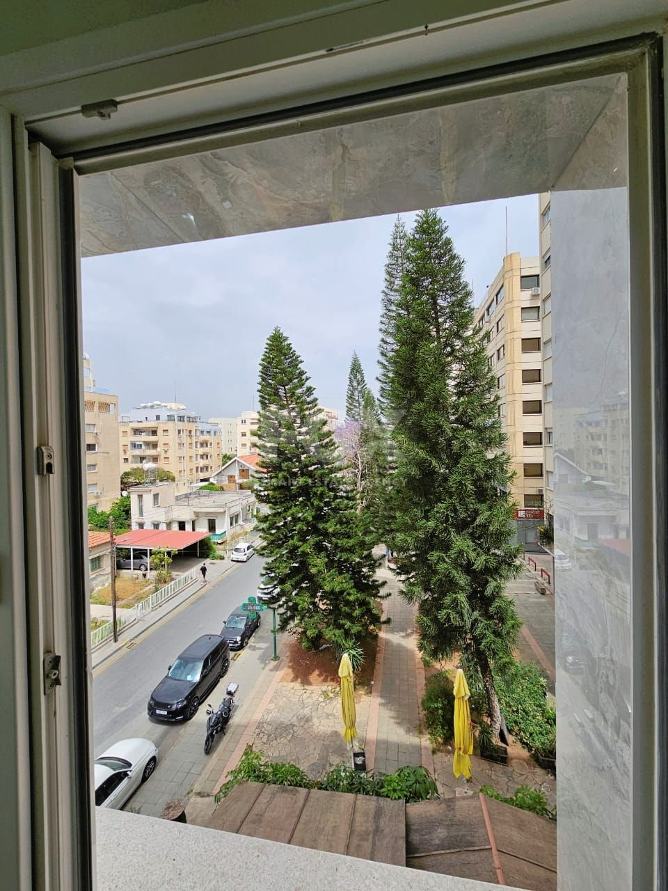 Three-Bedroom Apartment for sale in Neapoli: Renovated, 300m from the Beach