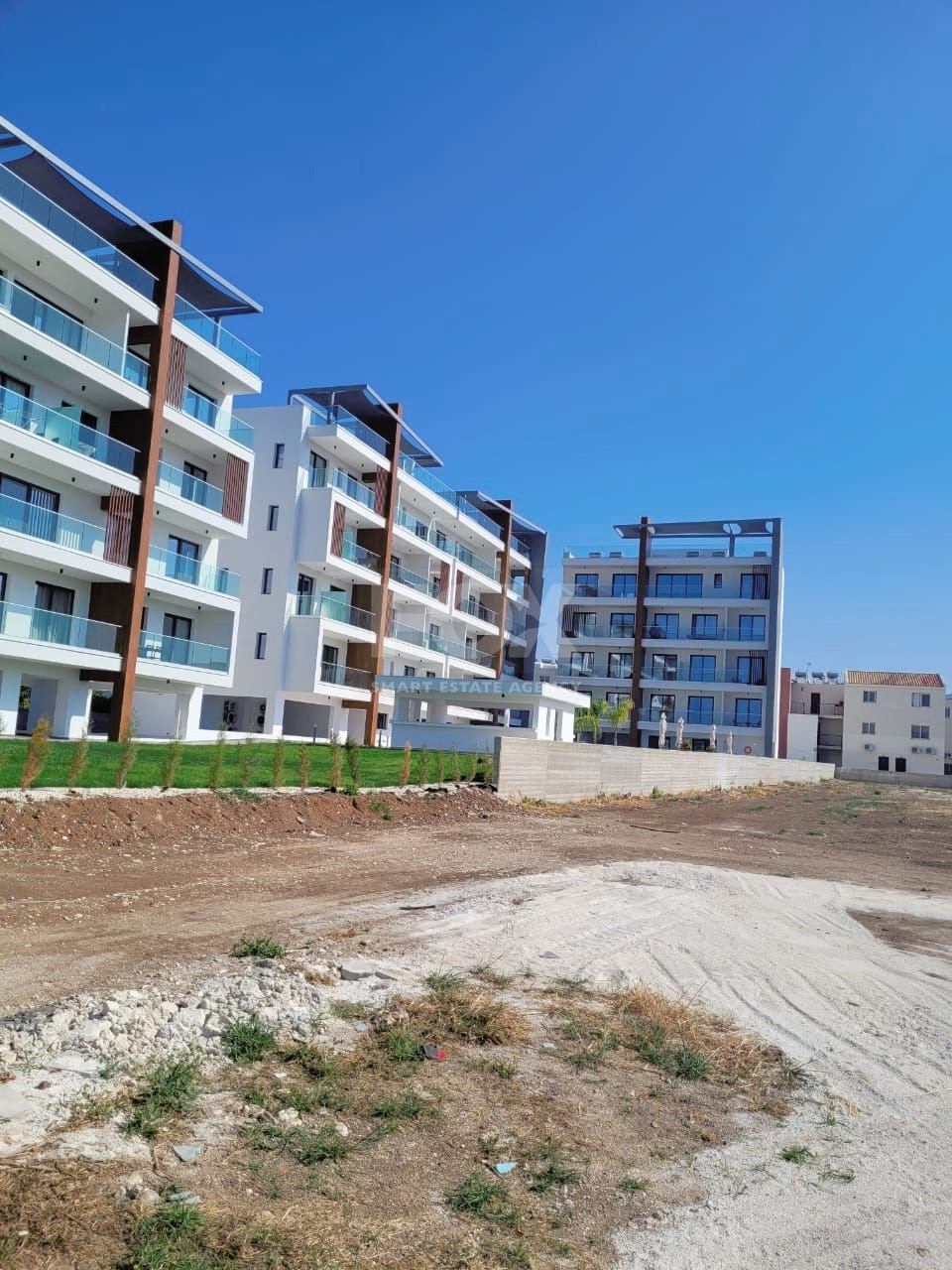 Investment oportunity - One bedroom apartment and a studio