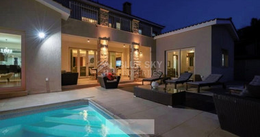 For sale : Stunning 6 bedrooms two-storey villa  in the sought-after area of Universal, Agios Theodoros, Paphos.
