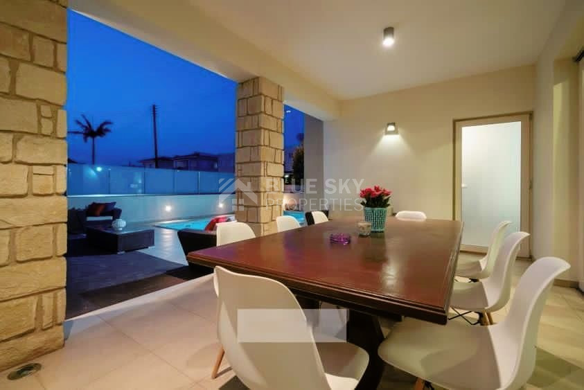 For sale : Stunning 6 bedrooms two-storey villa  in the sought-after area of Universal, Agios Theodoros, Paphos.