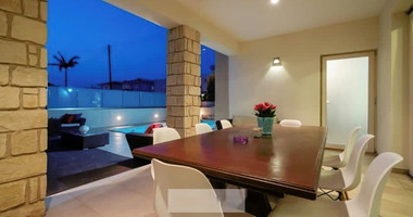 For sale : Stunning 6 bedrooms two-storey villa  in the sought-after area of Universal, Agios Theodoros, Paphos.