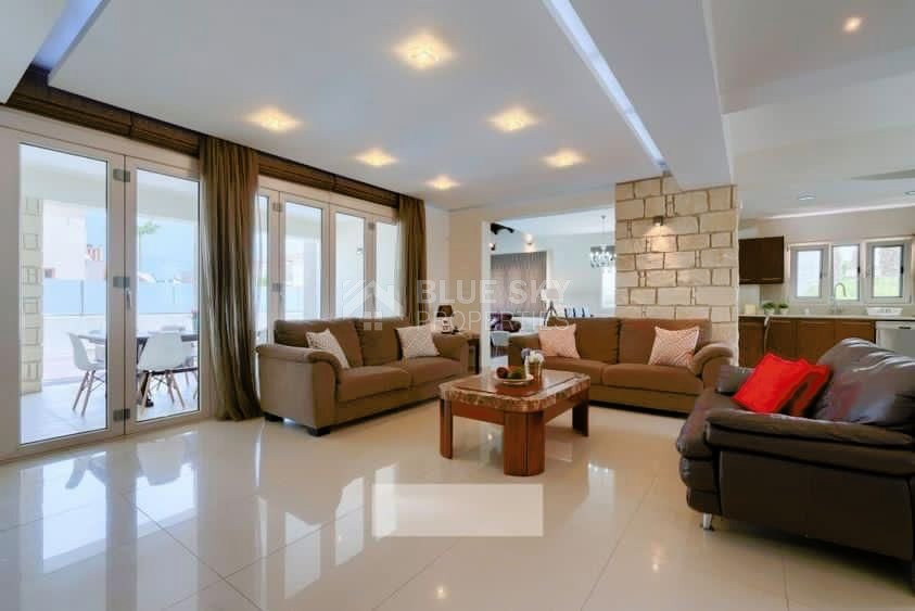 For sale : Stunning 6 bedrooms two-storey villa  in the sought-after area of Universal, Agios Theodoros, Paphos.